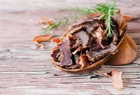 Baião de dois com carne de sol e feijão